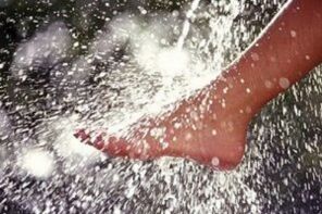 Contrast Shower for Legs to Treat Varicose Veins